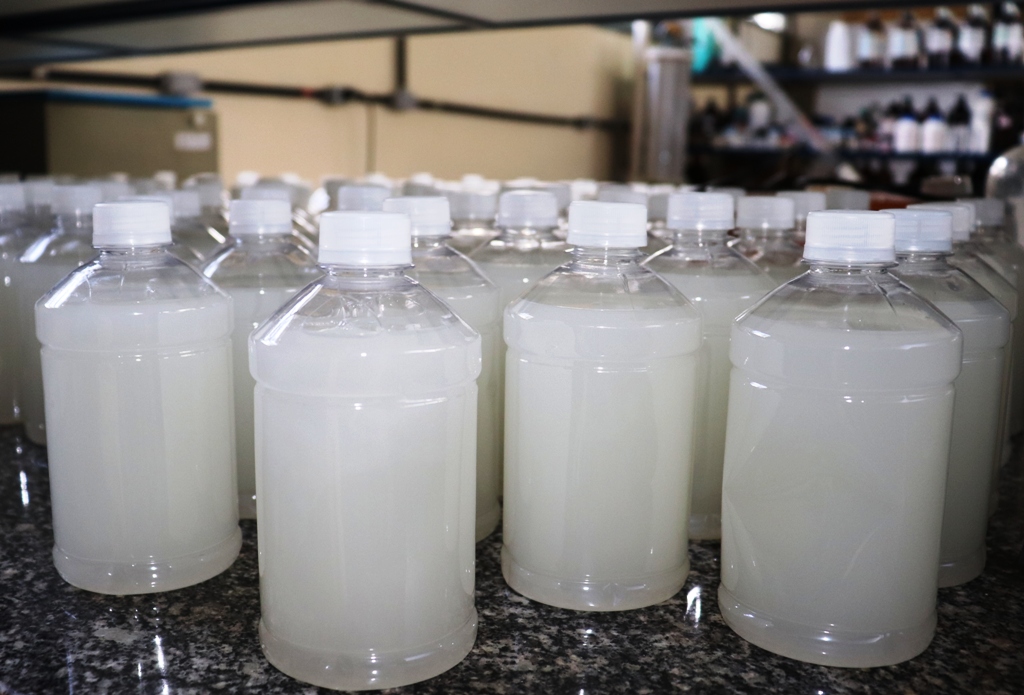 Sabonete líquido é produzido em laboratórios da UFS. Foto: Josafá Neto/Rádio UFS