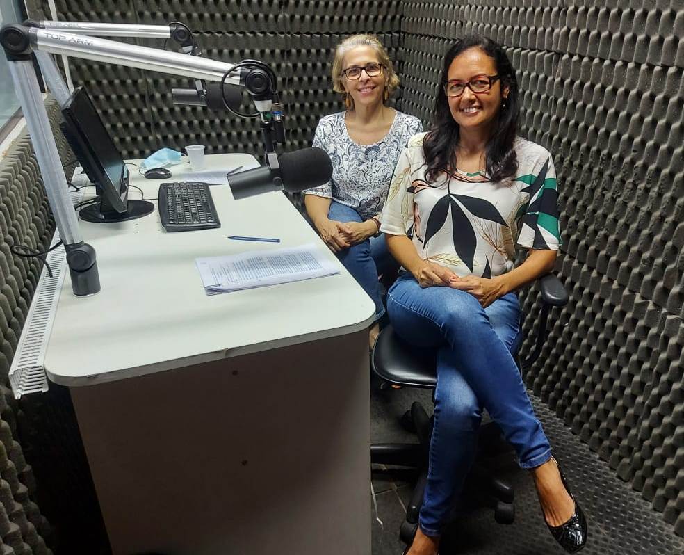 Professoras Fernanda Esperidião e Patrícia Pugliese apresentam novos episódios. Foto: Clayton Cavalcante/Rádio UFS