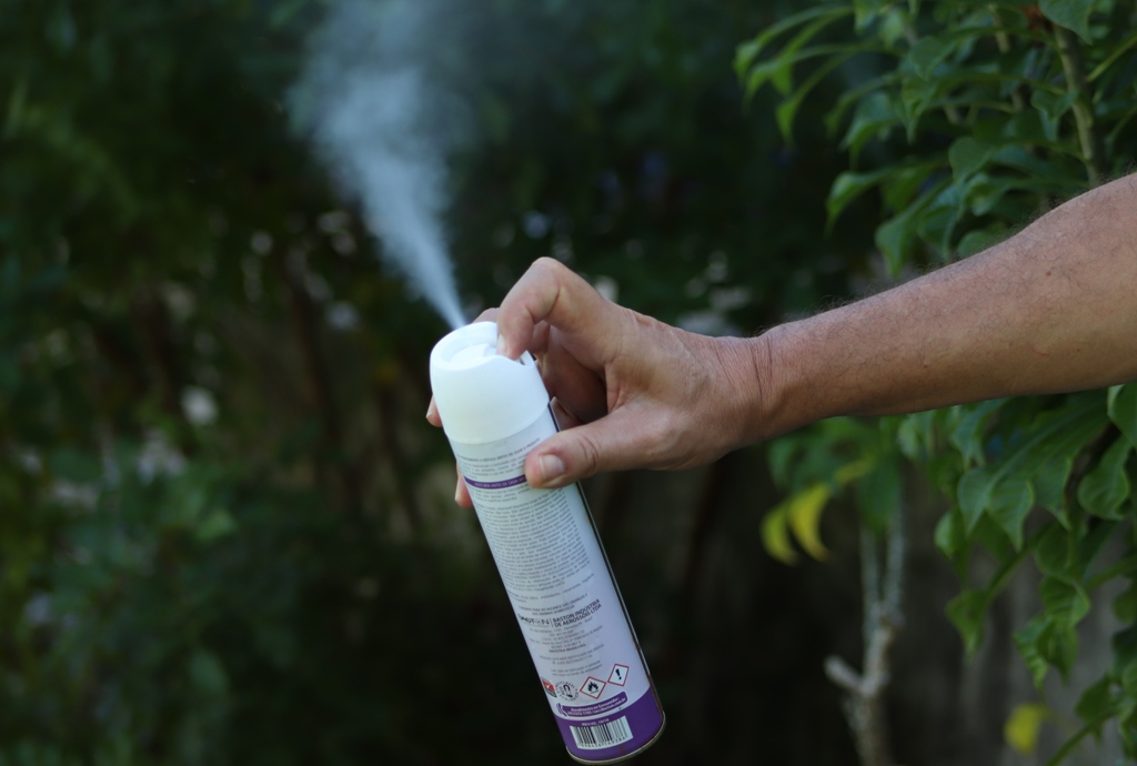 Inseticidas são ferramentas químicas para controle de mosquitos no ambiente. Fotos: Josafá Neto/Rádio UFS