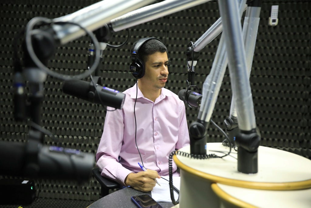 Josafá Neto é coordenador de Jornalismo da Rádio UFS FM 92.1. Foto: Adilson Andrade/Ascom UFS